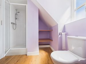 ensuite- click for photo gallery